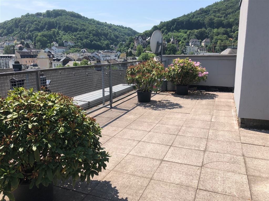 seitliche Dachterrasse