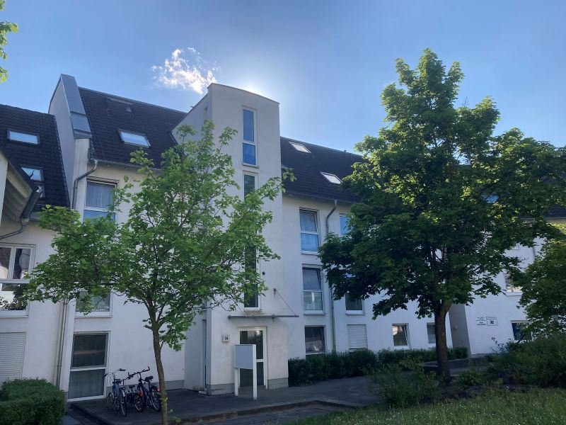 Attraktive 6ZKB-Wohnung mit Balkon und 2 Tiefgaragenstellplätzen Attraktive 6ZKB-Wohnung mit Balkon und 2 Tiefgaragenstellplätzen